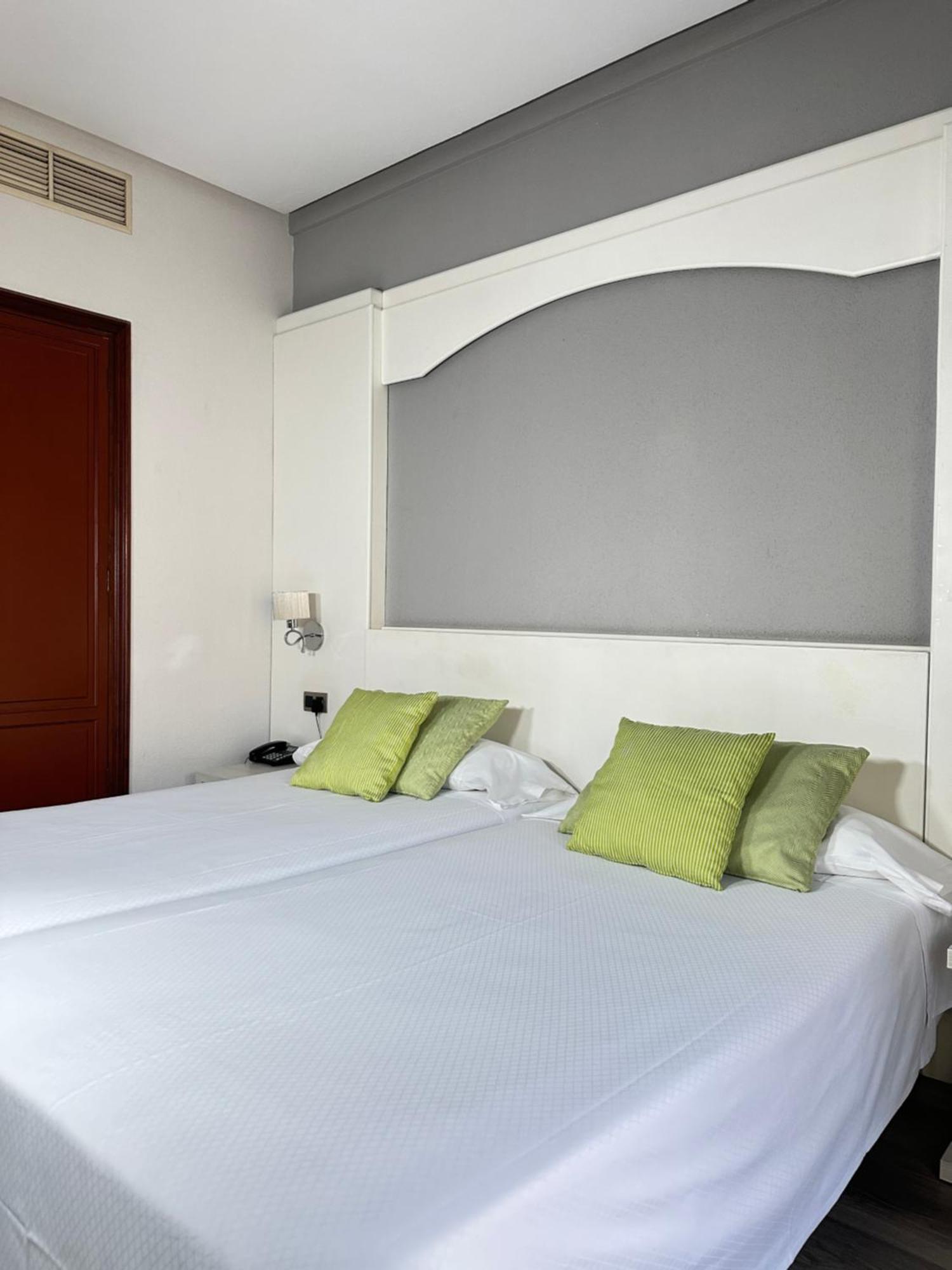 Mir Octavio Hotel Algeciras Buitenkant foto