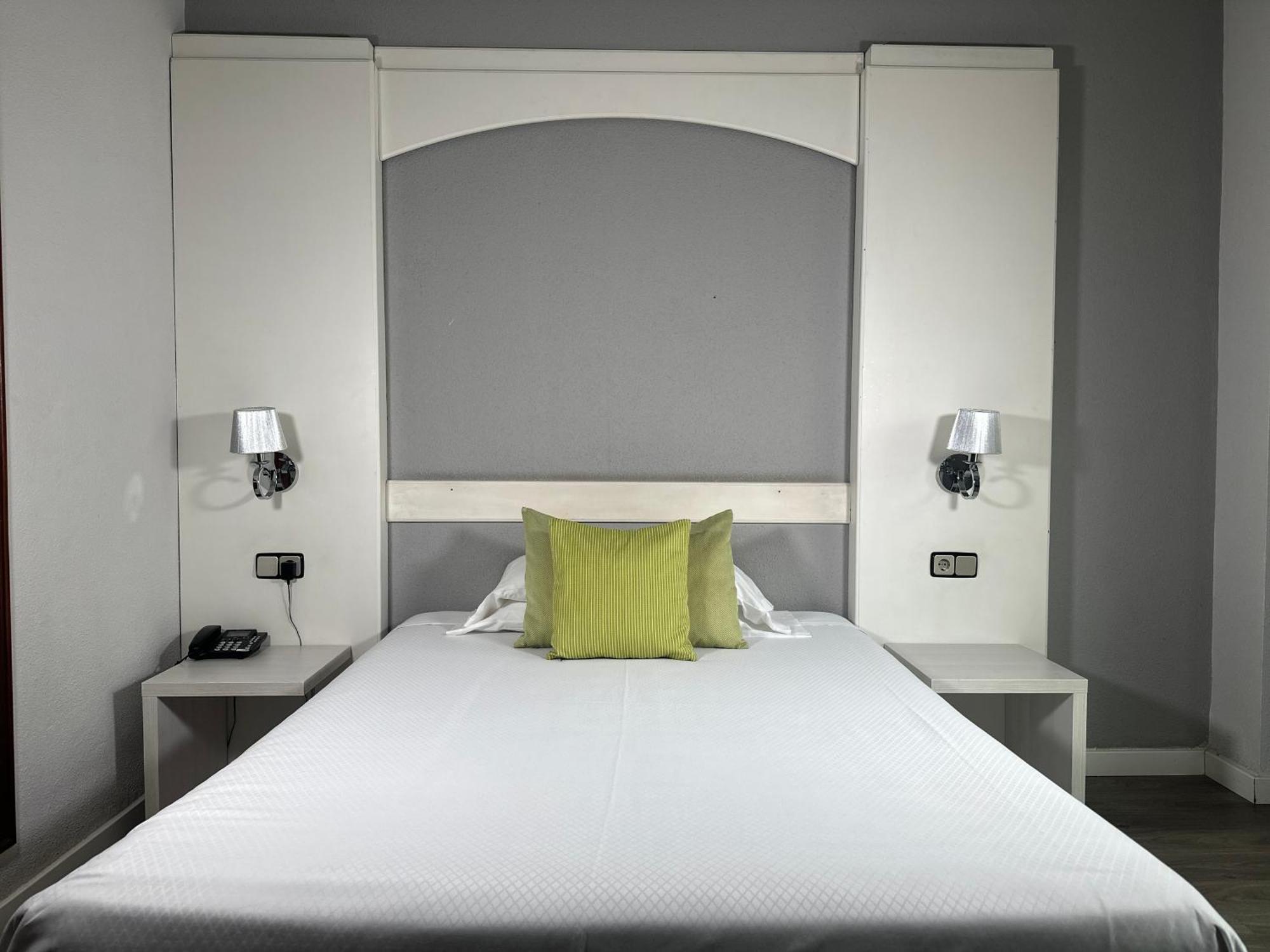 Mir Octavio Hotel Algeciras Buitenkant foto