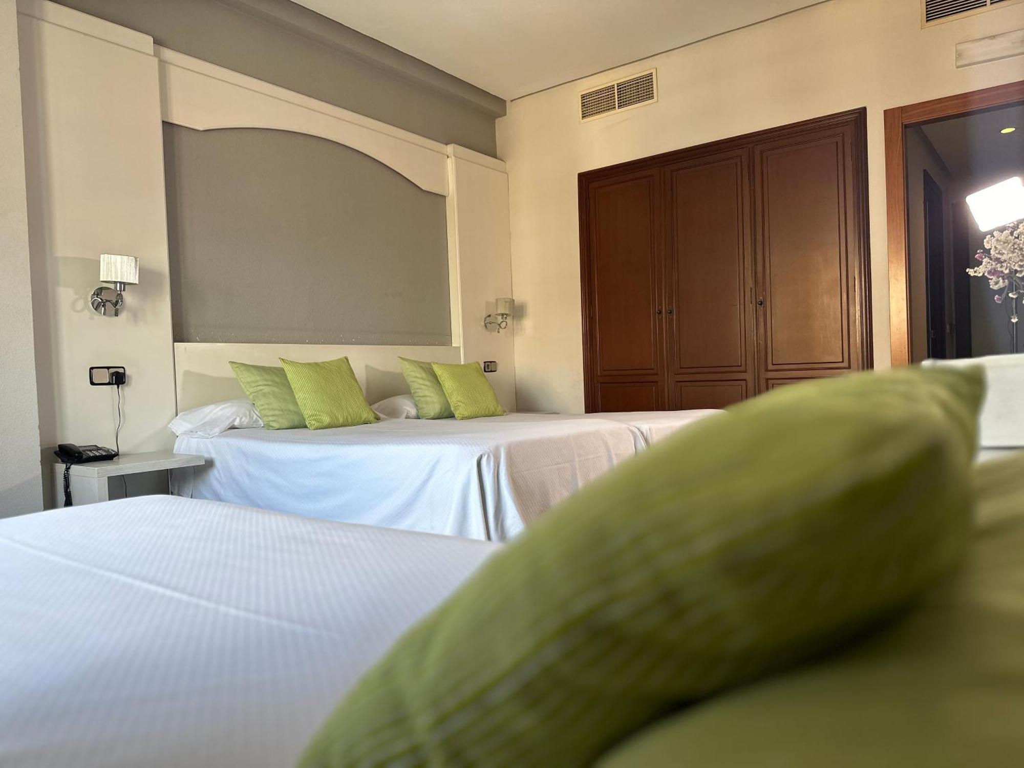 Mir Octavio Hotel Algeciras Buitenkant foto